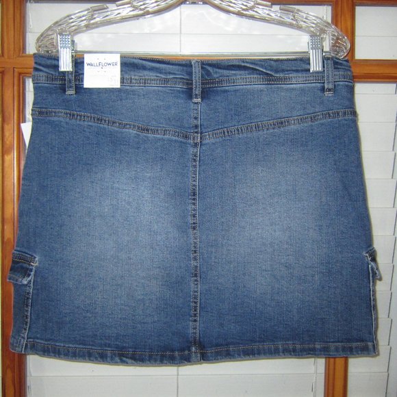 Wallflower Cargo Y2K Skirt Feisty Curvy Low Rise Slim Flare Insta Stretch NEW - Picture 4 of 8
